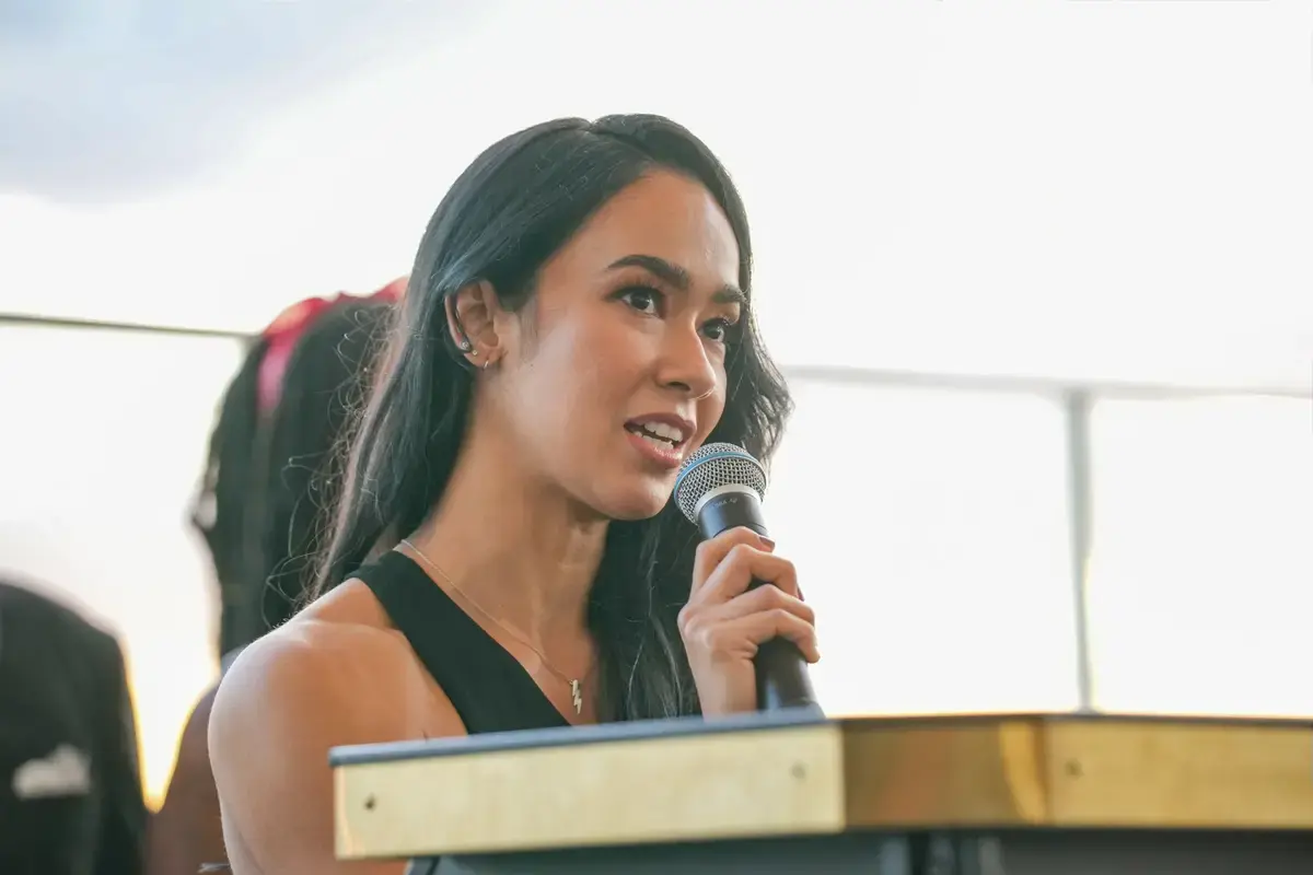 AJ Lee, CM Punk'ın desteğini övüyor ve WWE'deki zihinsel sağlık değişiklikleri hakkında samimi bir şekilde konuşuyor