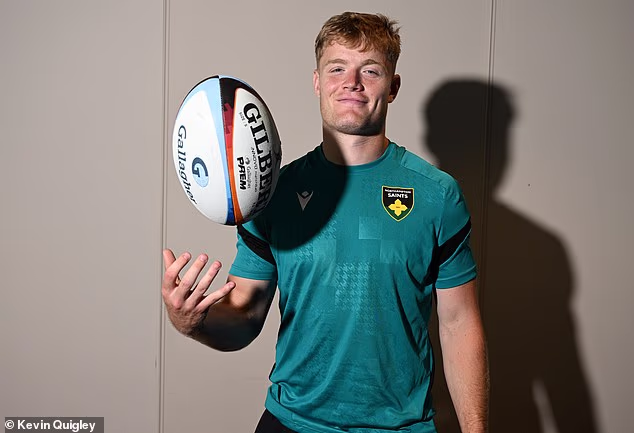 İngiltere 10 numara Finn Smith, Cuma gecesi Northampton Saints'i Leicester City'ye karşı play-off maçına çıkarmaya hazırlanıyor