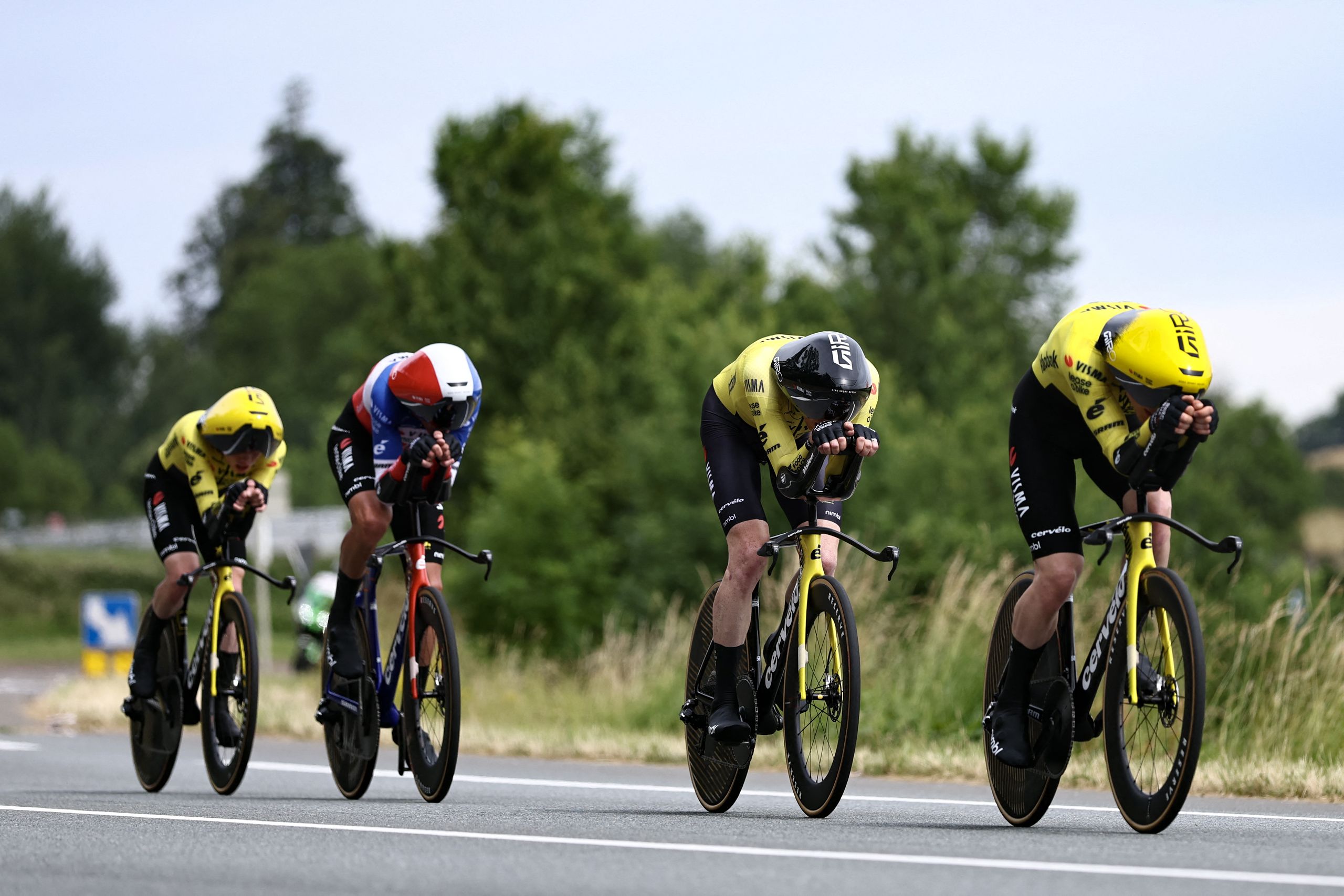 Auvergne-Rhône-Alpes Turu: Visma-Lease a Bike, 3. etapta takım zaman denemesini kazanma gücü, ancak EF'ten Baudin, GC değişikliğinden sonra sarı mayoyu koruyor