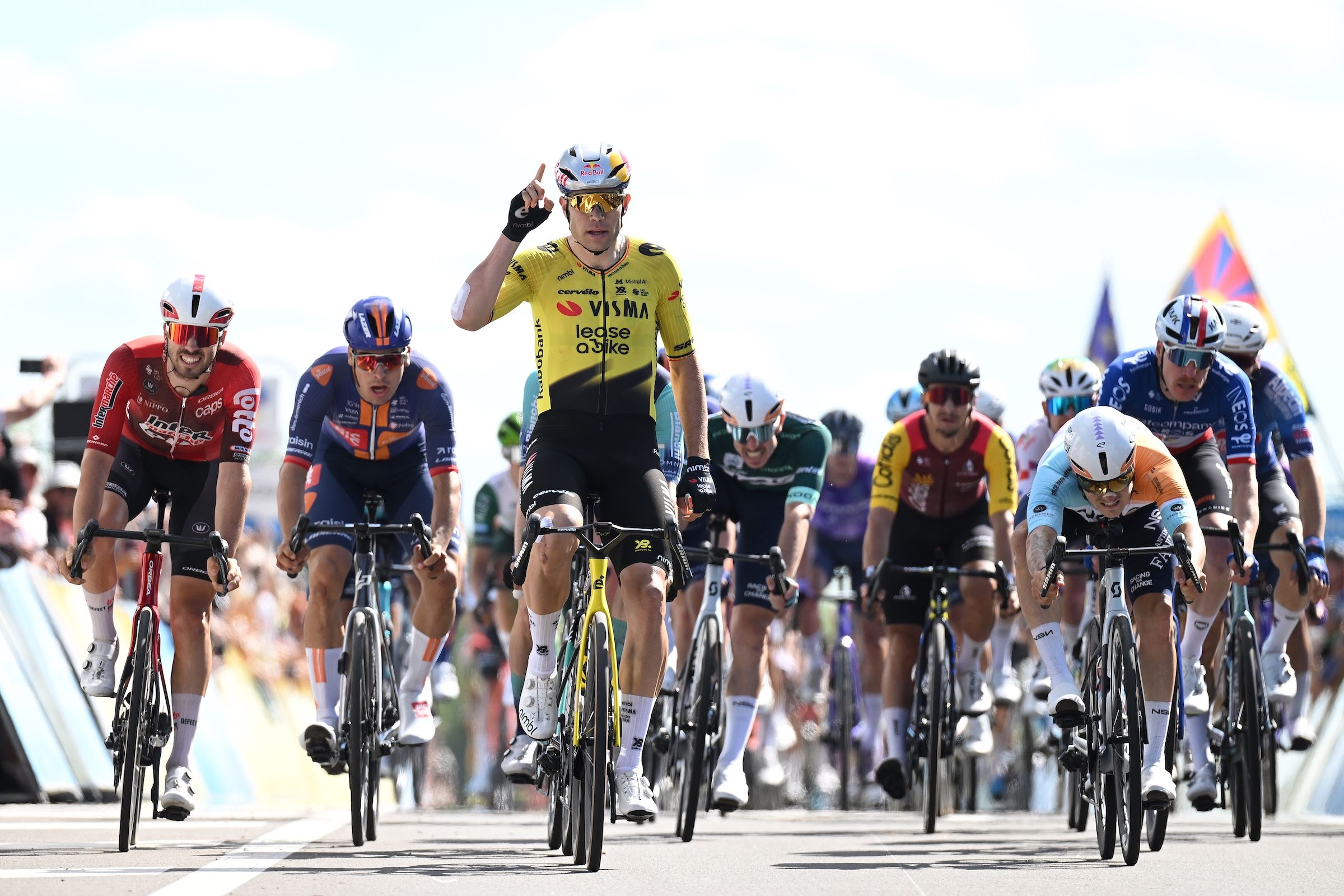 Auvergne-Rhône-Alpes Turu: Wout van Aert, 5. etap galibiyetiyle şüpheleri yanıtlıyor
