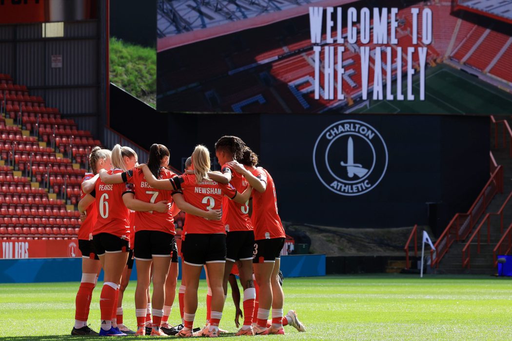 Beş oyuncu terfi eden Charlton Athletic'ten ayrılıyor