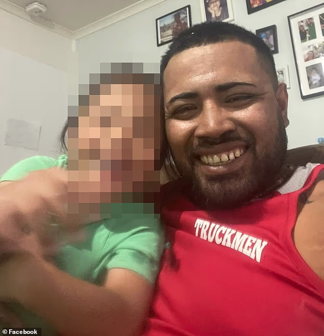 Lua Swanai (resimde) iki ragbi maçı oynadıktan sonra Cumartesi günü Canberra'daki Jamison Oval'deki bir otoparkta yere yığıldı.