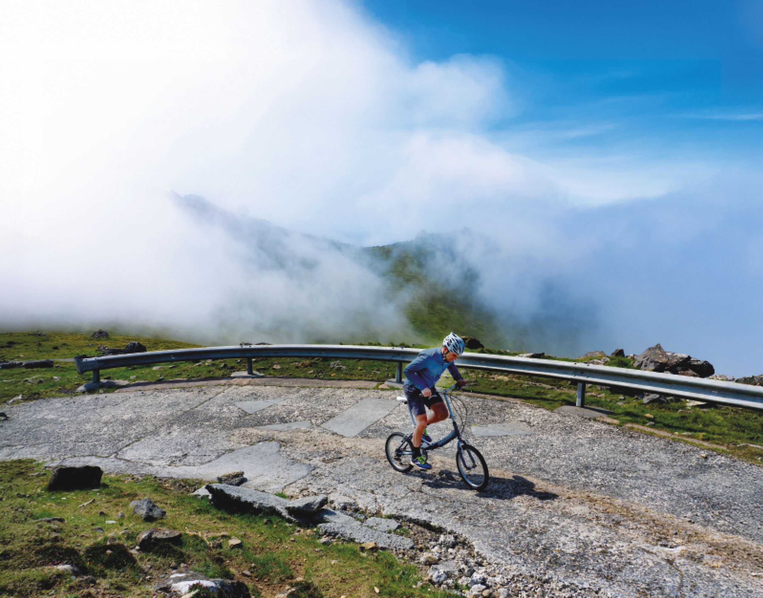 Bu dünyadaki en uzak Strava KOM mu? Oraya ulaşmak için katlanır bisikleti küçük bir kanoya soktum