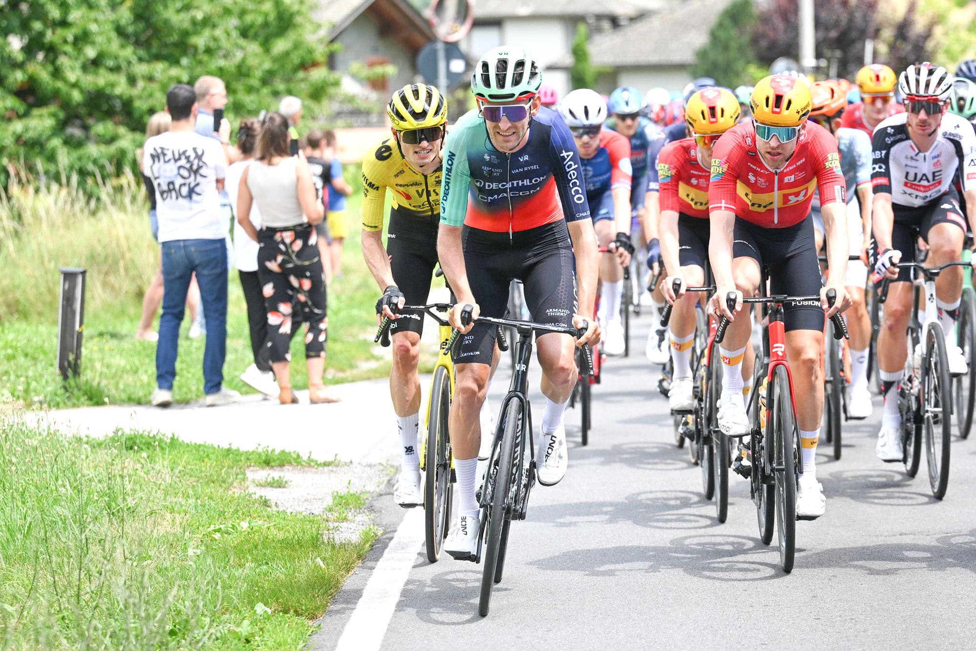 “Bu hafta her şey yolunda giderse Tour de France'ın başlangıcında olmayı umuyorum” – Tiesj Benoot nihayet Tour de Suisse'de Decathlon-CMA CGM'ye ilk çıkışını yapıyor