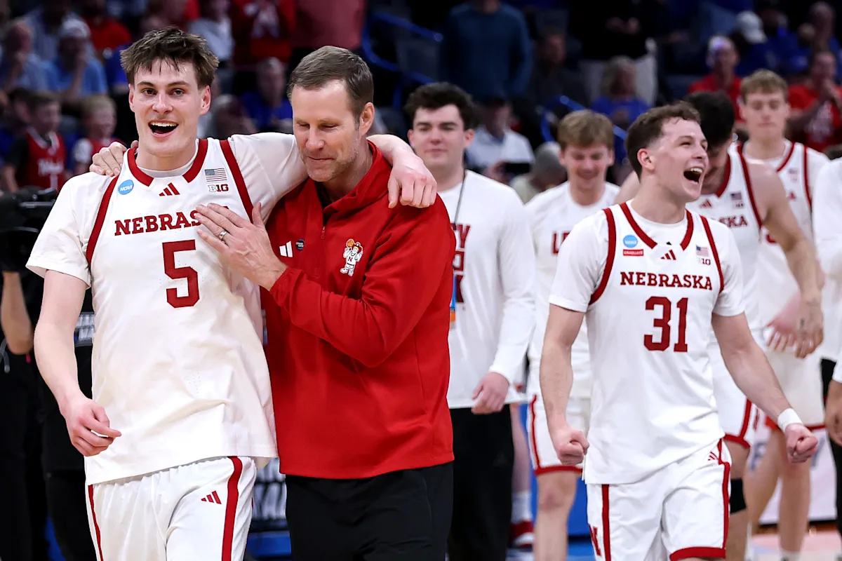 CUMA ÇİPSLERİ: Nebraska basketbolu saygı görüyor - çok erken bir zamanda ilk 25'e girdi