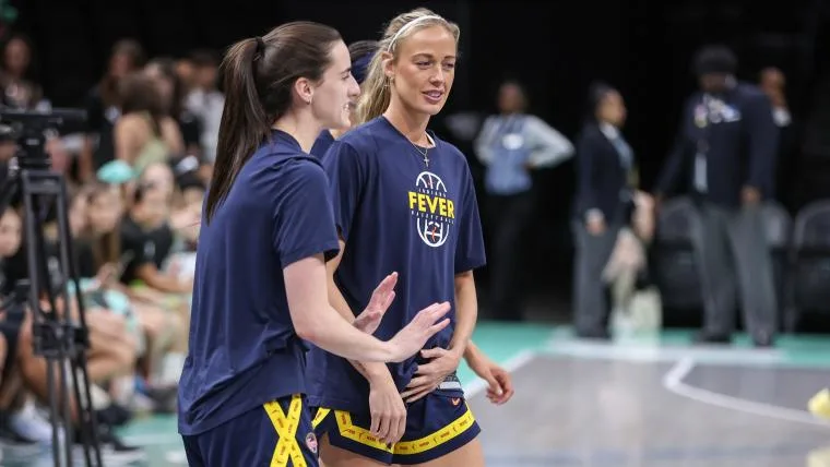 Caitlin Clarke ve Sophie Cunningham, eski Fever oyuncu kadrosuyla hararetli bir tartışmanın ardından para cezasına çarptırıldı