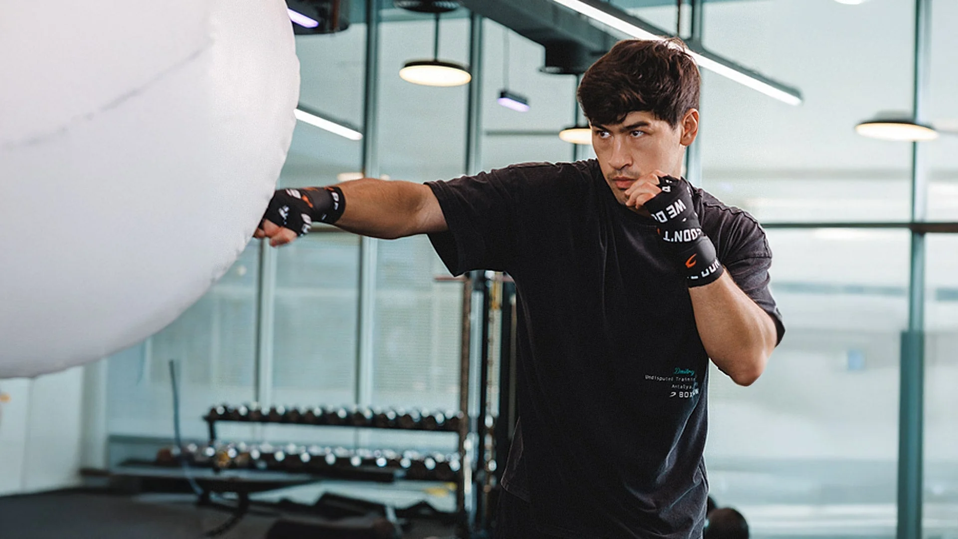 Dmitry Bivol'un Sovyet stiline nasıl hakim olunur?