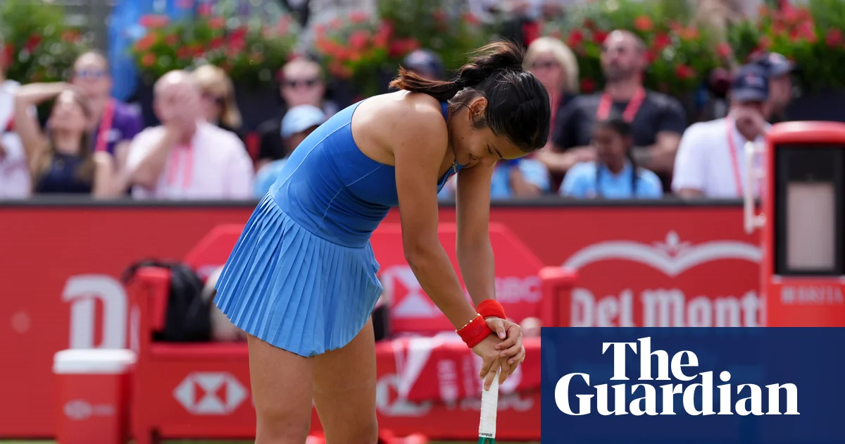 Emma Raducanu şok edici bir başlangıçtan sonra mücadele ediyor ancak Kraliçe'nin finalini Donna Vekic'e kaptırıyor | Tenis