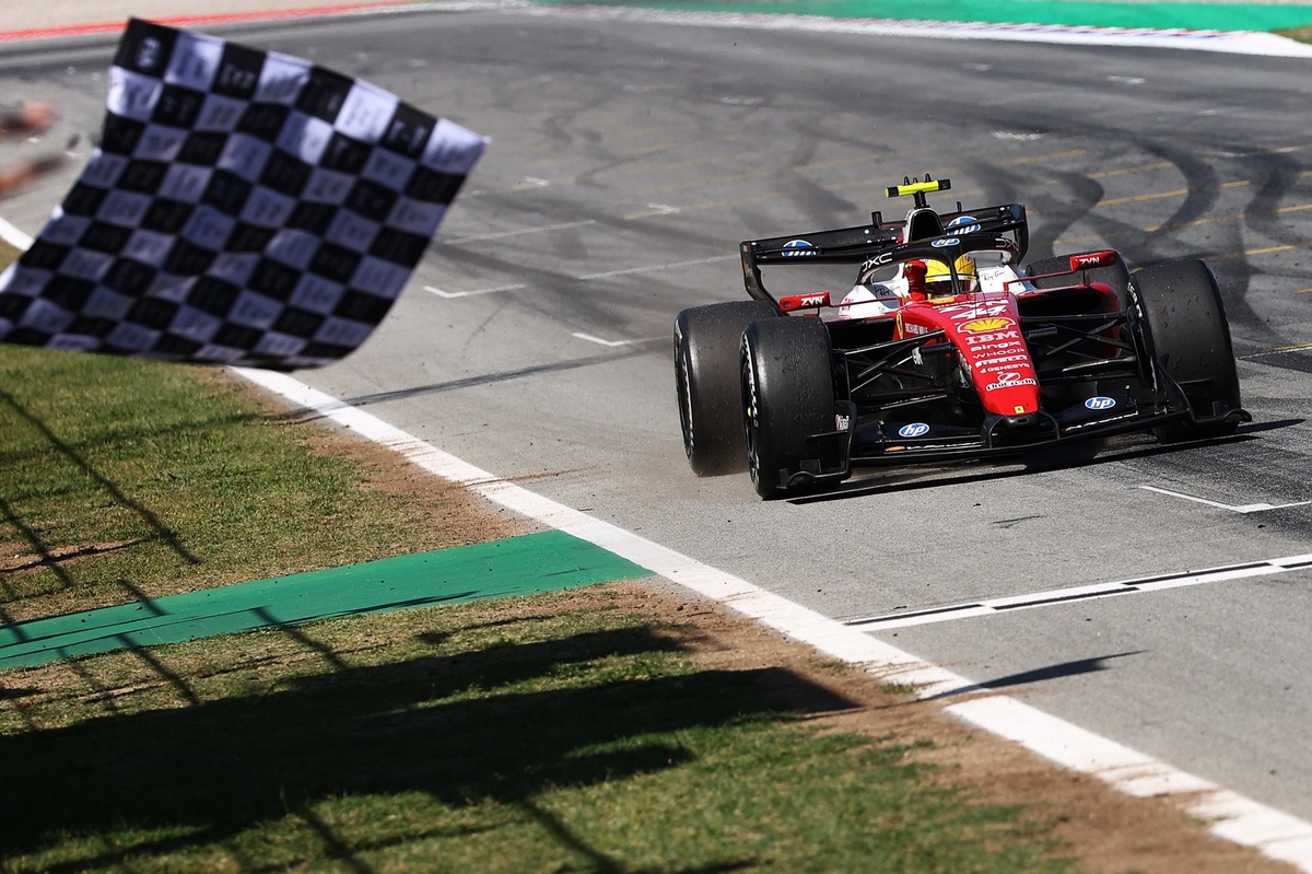 F1 Barselona GP: Antonelli'nin geç emekli olmasıyla Hamilton ilk Ferrari galibiyetini aldı