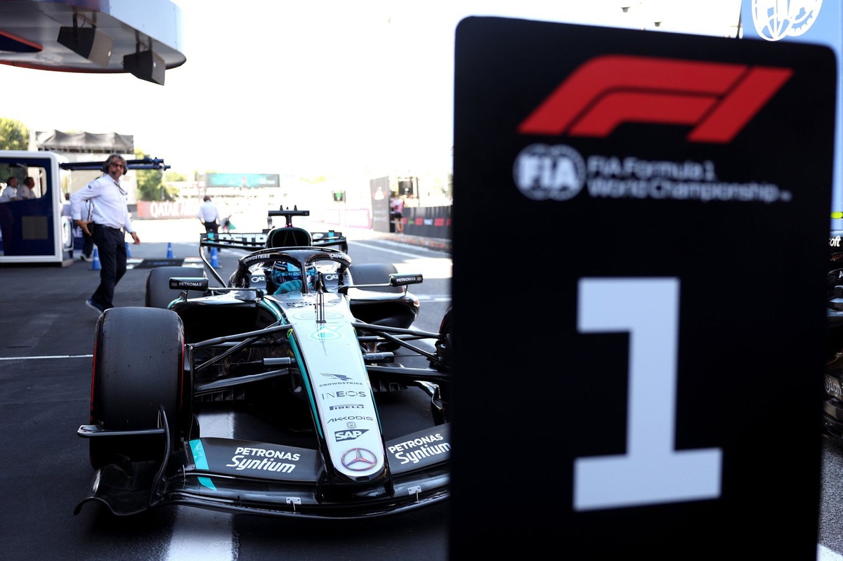 F1 Barselona GP: Leclerc kaza yaparken Russell pole pozisyonu için Hamilton'ı geçti