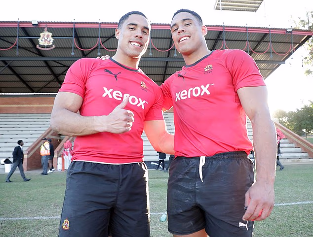 Josh ve James McKenzie, Güney Afrika'daki Kingswood College'ı Scotstoun'la değiştirdiler
