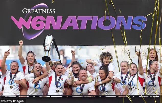 Red Roses galibiyet serisini 38 maça çıkardı ve Bordeaux'da üst üste sekizinci Kadınlar Altı Ulus şampiyonluğu ve beşinci Grand Slam şampiyonluğunu elde etti.