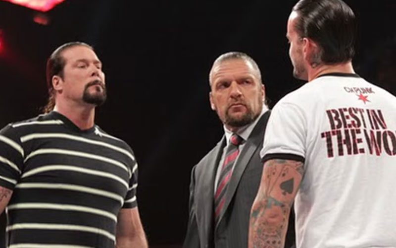 Kevin Nash, CM Punk'ın WWE maçının önceden yazılmamış bir üçlü atıştan sonra iptal edildiğini iddia etti