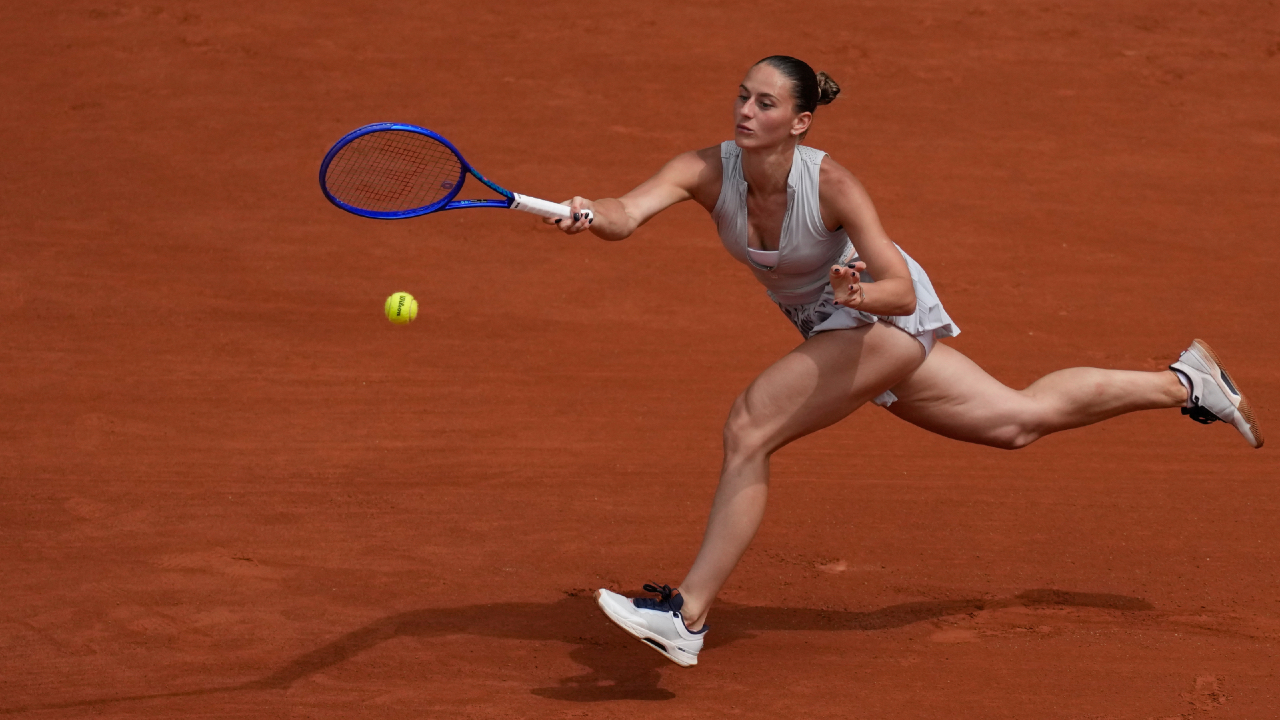 Kostyuk Swiatek, doğum gününde şaşkına dönerek ilk Fransa Açık çeyrek finaline yükseldi