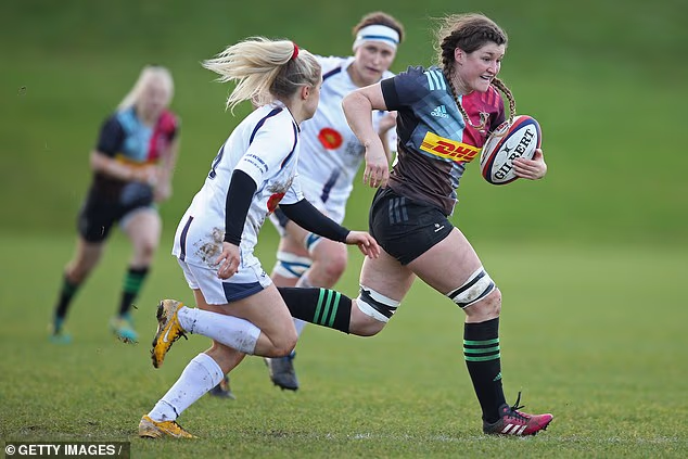 Kanat oyuncusu Anna Caples, Harlequins'de oynadı