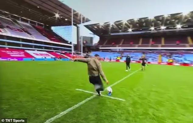 Sunucu Liam MacDevitt, TNT Sports için hafif bir başlangıç ​​kapsamında bu dönüşümü denedi ancak Leicester Tigers patronu Geoff Parling'in dikkatini çekti.
