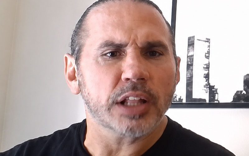 Matt Hardy, güreşçileri sosyal medyadaki her yüksek sese güvenmemeleri konusunda uyardı