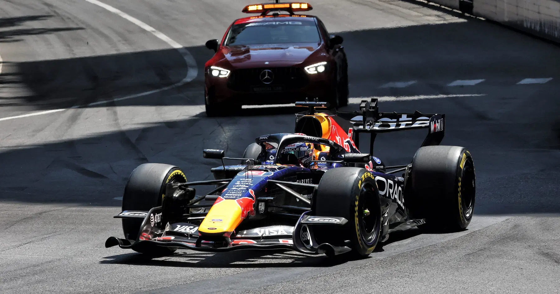 Max Verstappen ve Mercedes teknik sorunlar nedeniyle aynı teknede görünüyor