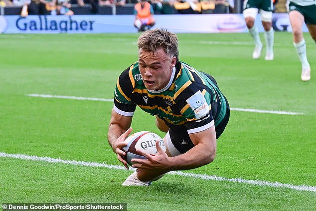 Tom Litchfield, geçen hafta rakipleri Leicester Tigers'a karşı aldıkları play-off yarı final galibiyetinde hat-trick yaparak adını Northampton Saints folkloruna yazdı.