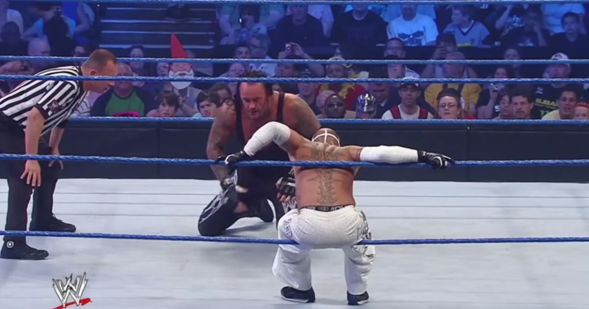Rey Mysterio, ring içi talihsiz bir kazada Undertaker'ın burnunu kırdığını hatırlıyor