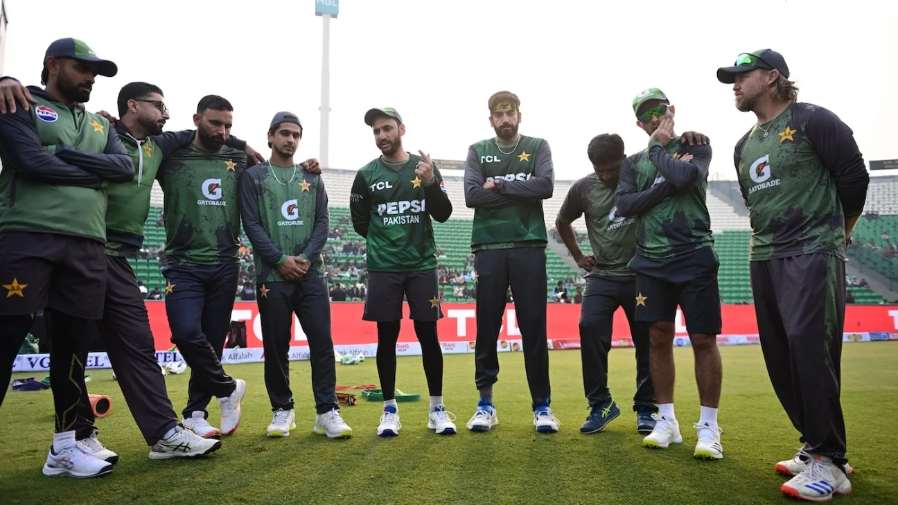 Sarfraz Ahmed ve Mike Hesson, Pakistan'ın Lahor'daki NCA'daki kırmızı ve beyaz top kamplarını denetleyecek