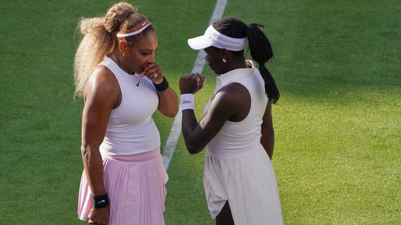 Serena Williams, Mpoko ile Queen's Club'da çiftlerde galibiyetle geri dönüş yaptı
