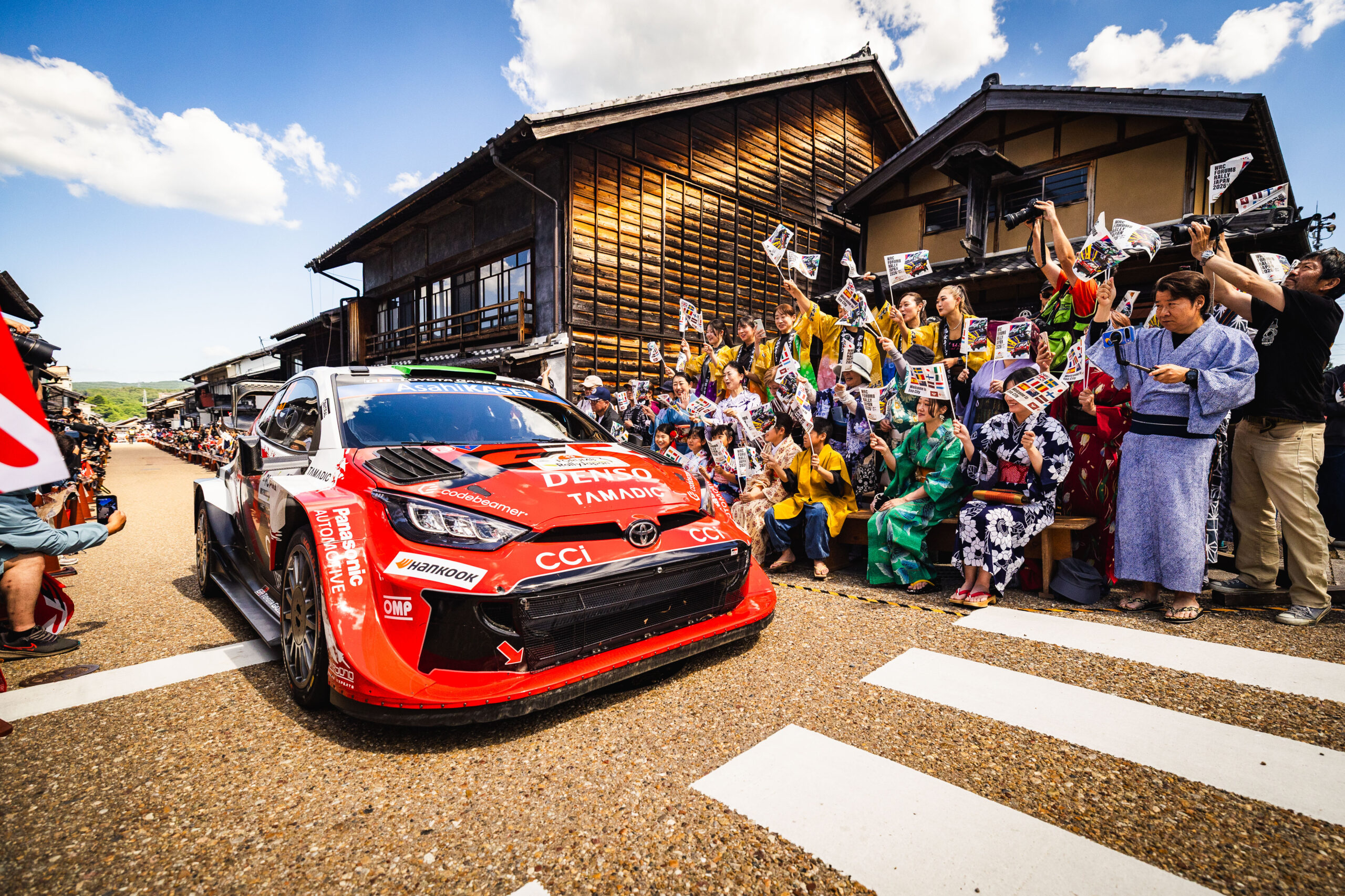 Solberg'in mücadelesi sona erdiğinde Evans, Ogier'i Japonya Rallisi finallerine götürüyor