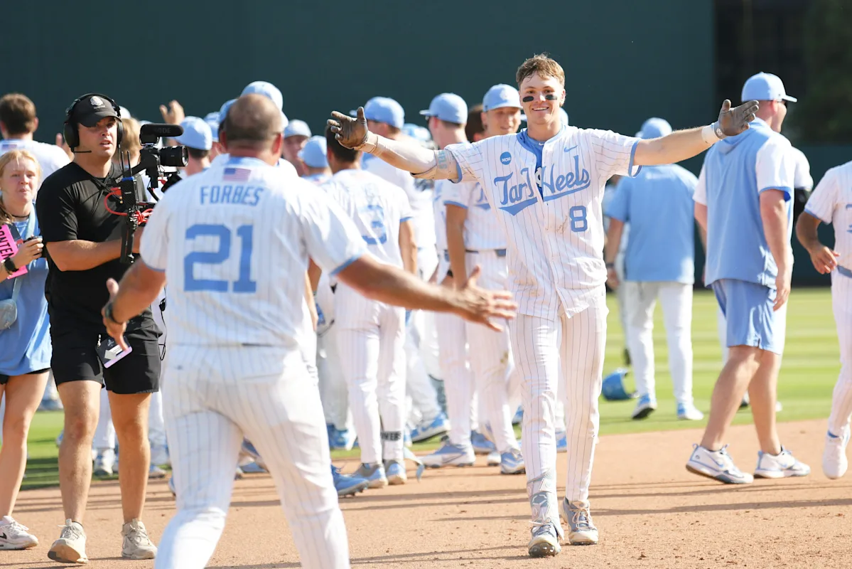USC'yi geçip College World Series'e giden UNC'den beş paket