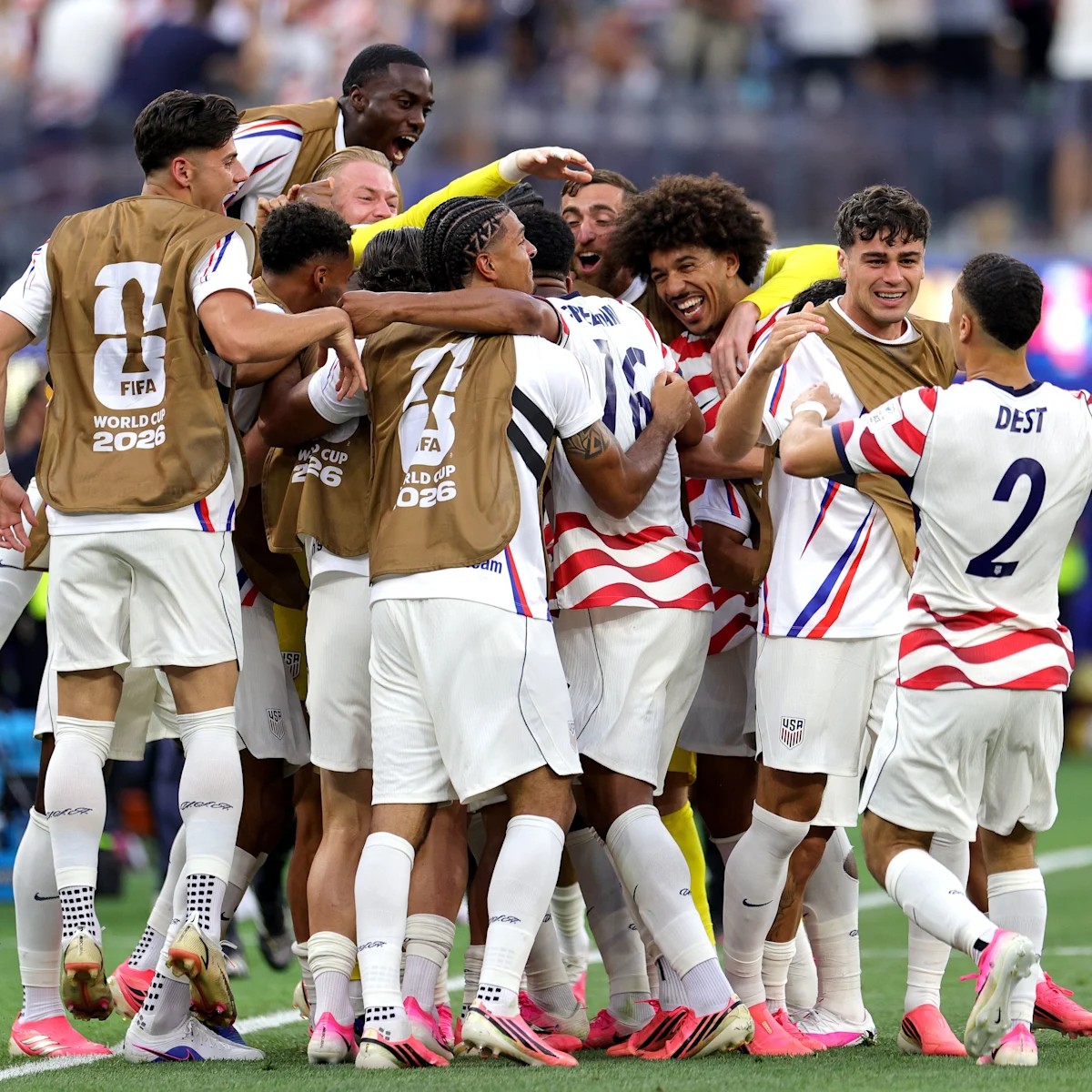 USMNT, Los Angeles'ta "rüya gibi" bir gecede heyecan verici bir zafere doğru ilerledi