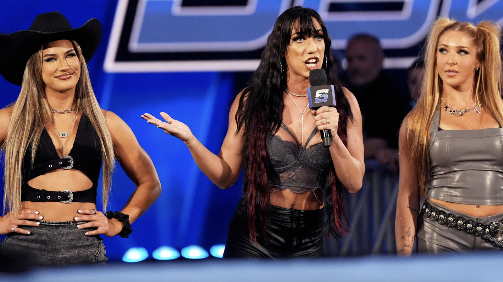 WWE SmackDown Sonuçları 6/12 – Paige ve Brie Bella, Deadly Impact ile karşı karşıya gelir ve Gunther ortaya çıkar.