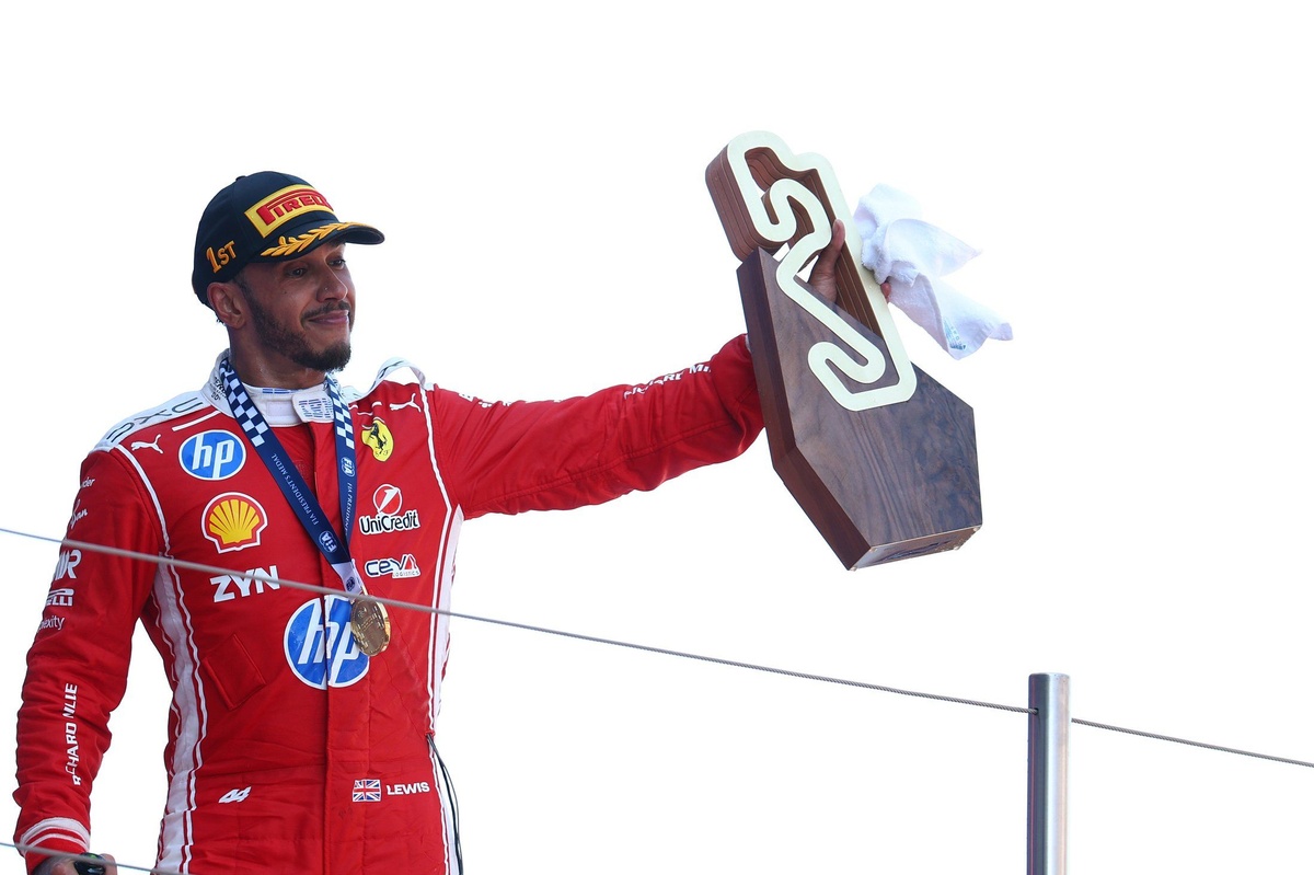 Wolff'un Hamilton'ın Ferrari'ye dönüşü hakkındaki düşüncesi: 'Belki bir kız arkadaş yardımcı olabilir'