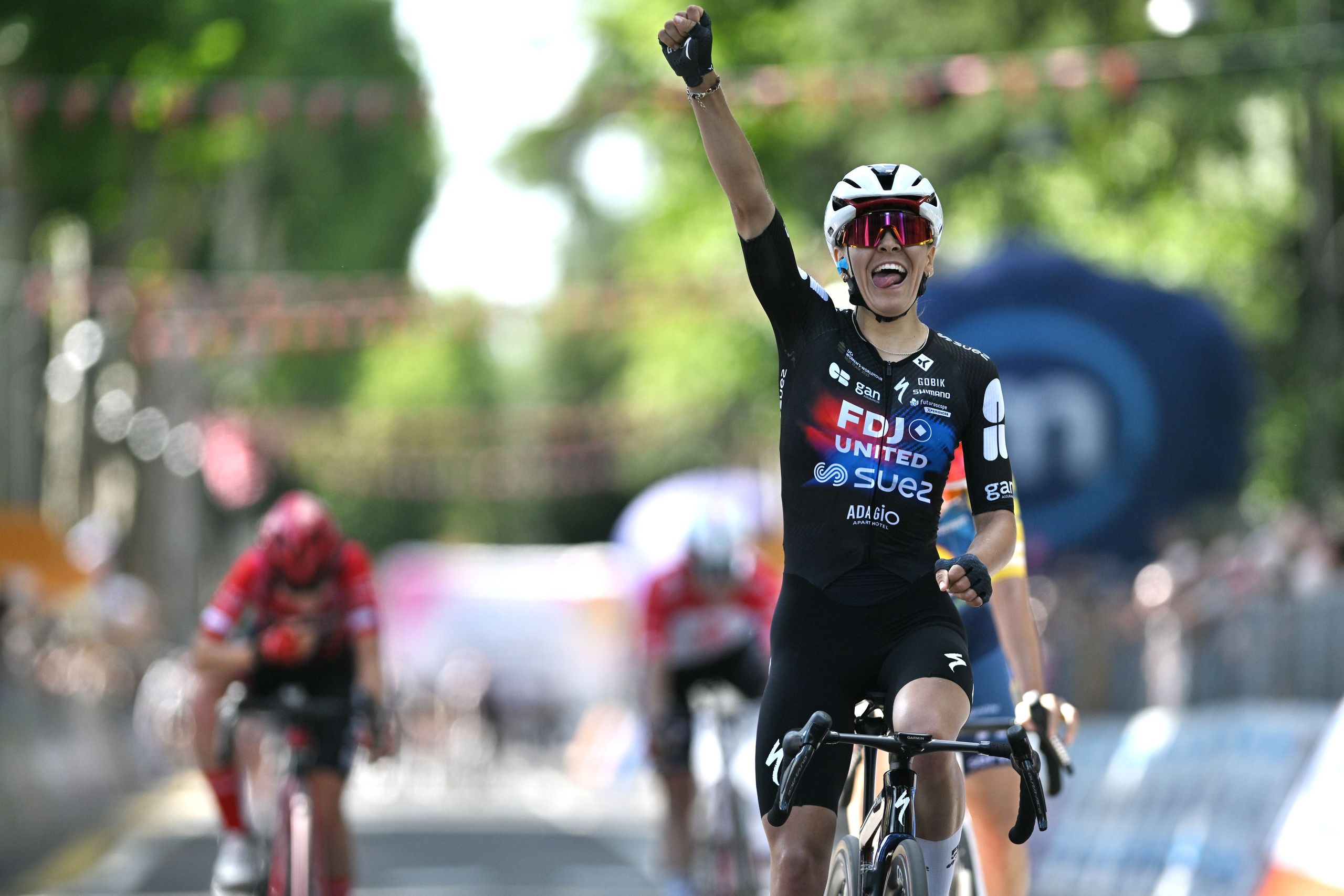 "Zinde kalmam ve cesaretimi korumam gerekiyordu ama hepsi bu, başardım" - 20 yaşındaki Celia Geary kadınlar Giro d'Italia'da 7. etabı kazandı
