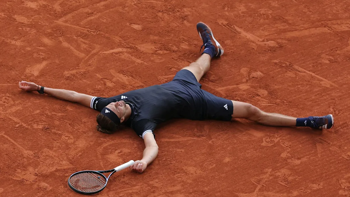 Zverev, gergin Paris finalinde Coppoli'yi yenerek ilk büyük şampiyonluğunu elde etti